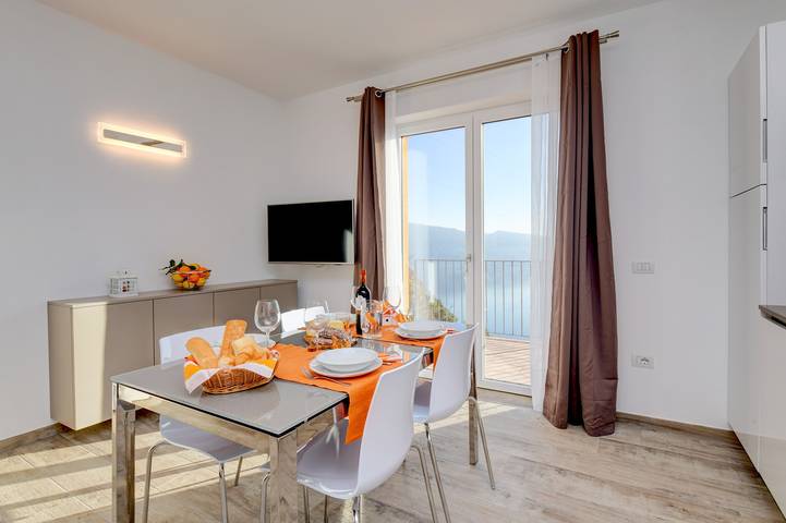 Appartamento intero, Orange House by Garda Fewo in Tignale, Prealpi Gardesane