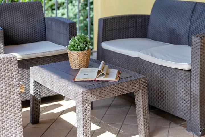 Entire apartment, Apartment 'Villa Sorrentina - Suite Edera' with Private Terrace, Wi-Fi and Air Conditioning in Alghero, Sassari Province