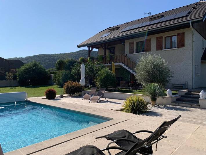 Vakantieappartement voor 2 personen, with Terras and Tuin as well as Zwembad and Uitzicht in Grésy-sur-Aix