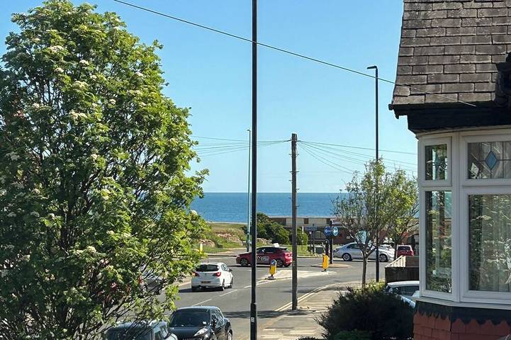 Holiday rental for 8 people, with pool and garden in Whitley Bay
