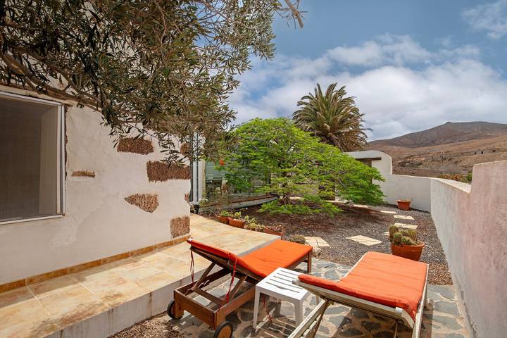 Apartamento inteiro, Apartamento de férias 'Casa De Campo' com terraço privado, jardim privado e Wi-Fi in Betancuria, Fuerteventura