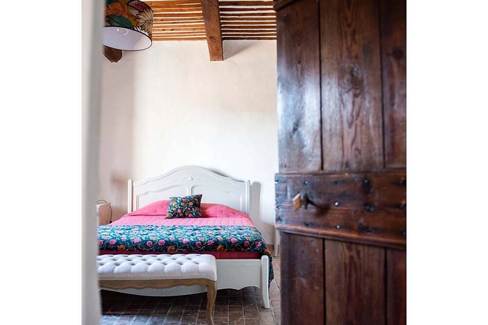 Gîte de l'Olivier-La Roseraie du Val'ensoleillé in Valensole, Verdon Regional Natural Park