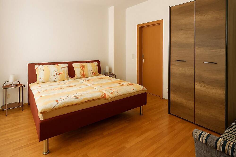 Ganze Wohnung, 100 m² Ferienwohnung – 2 Schlafzimmer, Dachterrasse & Wlan in Görlitz, Oberlausitz-Niederschlesien