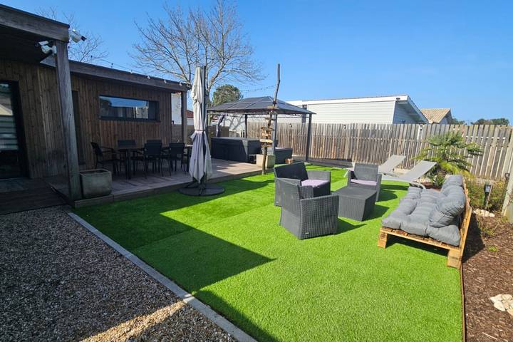 Location de vacances pour 4 personnes, avec jardin dans Cazaux