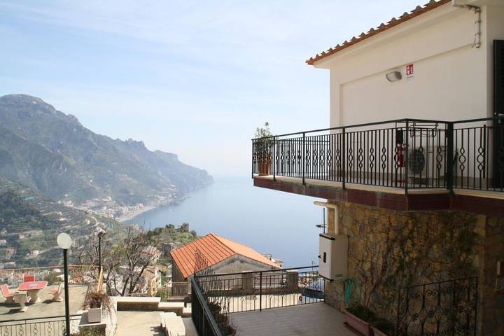 Gîte pour 4 personnes, avec vue ainsi que balcon et vue sur le lac, adapté aux familles à Ravello - 4