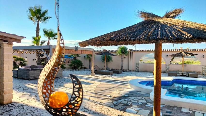 Casa rural para 2 personas, con Terraza y Jardín además de Piscina y Sauna en Hondón de las Nieves