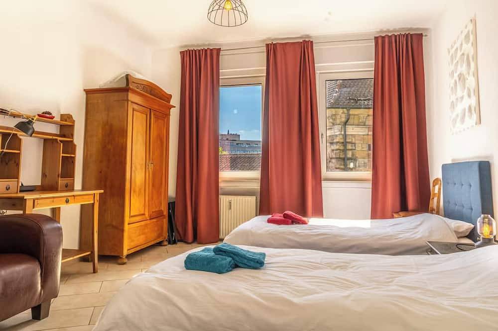 Apartamento entero, Spacious apartment with barbecue terrace in the heart of the historic old town in Núremberg, Franconia