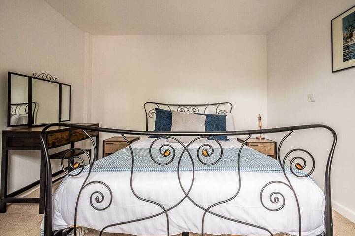 Elegant Cottage For 5 /Patio & Parking - River Exe in Crealy Adventure Park, Devon