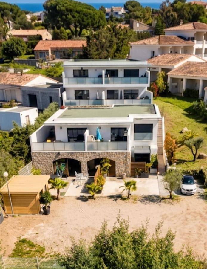 Appart’hôtel pour 3 personnes, avec vue ainsi que piscine et terrasse