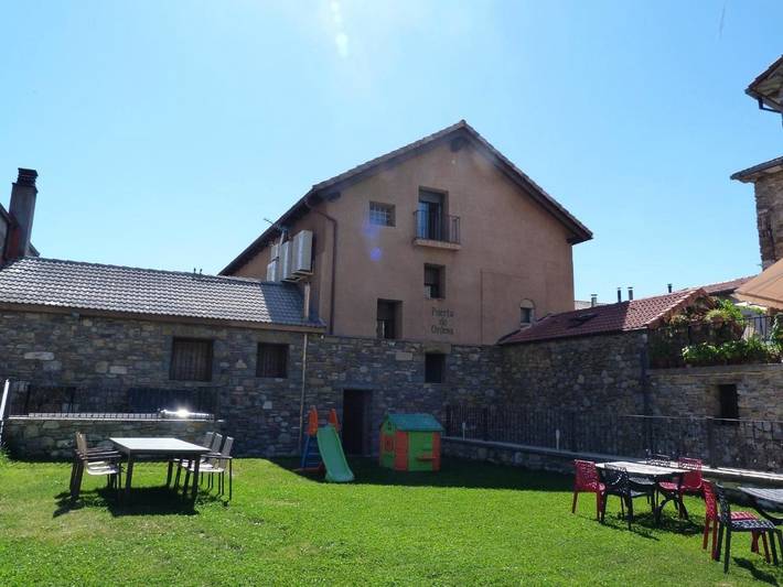 Apartamento para 2 personas, con Jardín en Laspuña