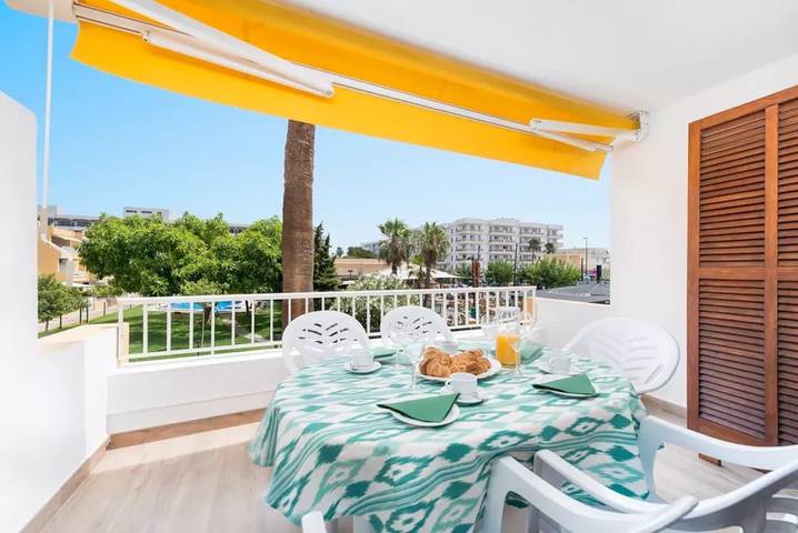 Apartment for 5 people, with Balcony and Garden as well as Children pool and Lake view