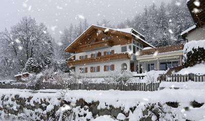 Gîte pour 2 personnes, avec vue ainsi que terrasse et jardin à Brunico