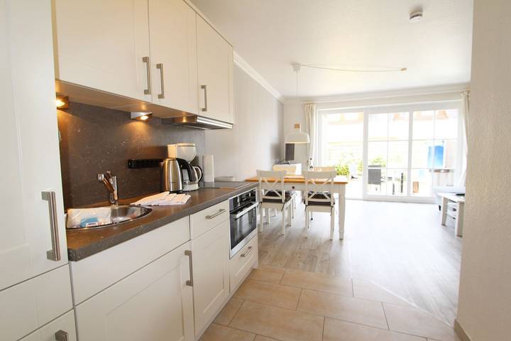 Ganze Wohnung, Gemütlich eingerichtetes Appartement im Erd- und Untergeschoss in Strandnähe in Wenningstedt, Sylt