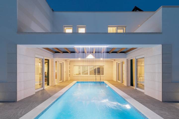 Villa for 10 personer, med have og pool samt balkon i Brac
