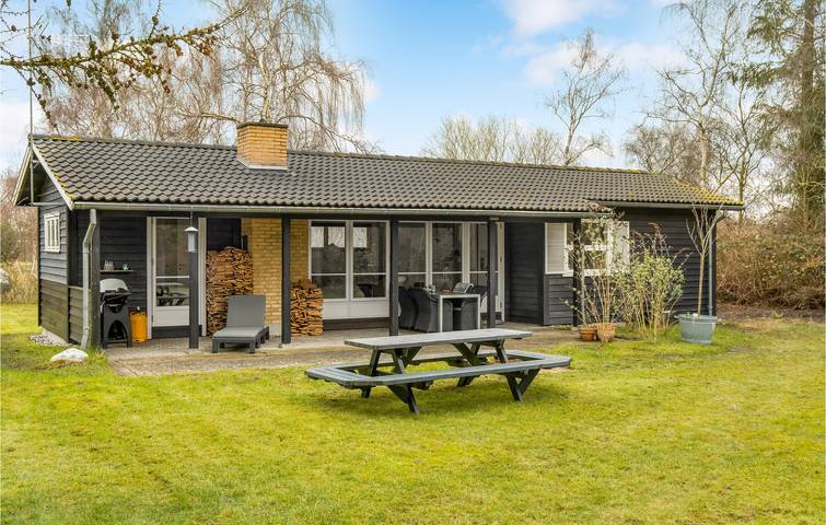 Feriehus for 4 personer, med Terrasse og Hage i Rødby