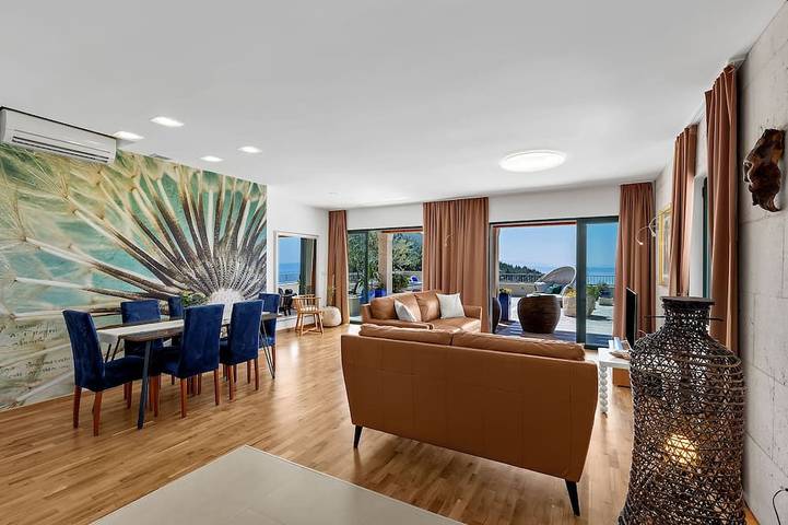 Casa con piscina climatizada, terraza, vista al mar, mini golf u. Zona de juegos infantil in Makarska, Rivera de Makarska