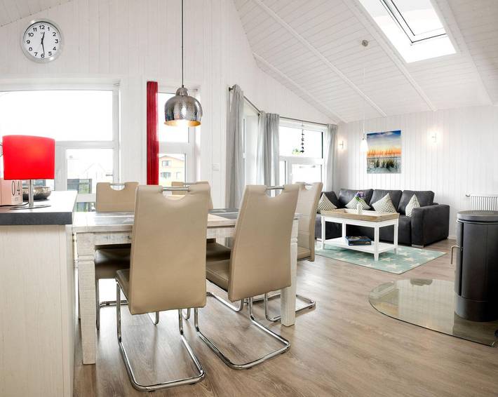 Ferienhaus Haus Strandbrise mit Whirlpool, Kaminofen und Terrasse in Vorwerk, Nordwestmecklenburg (Wismar und Umgebung)