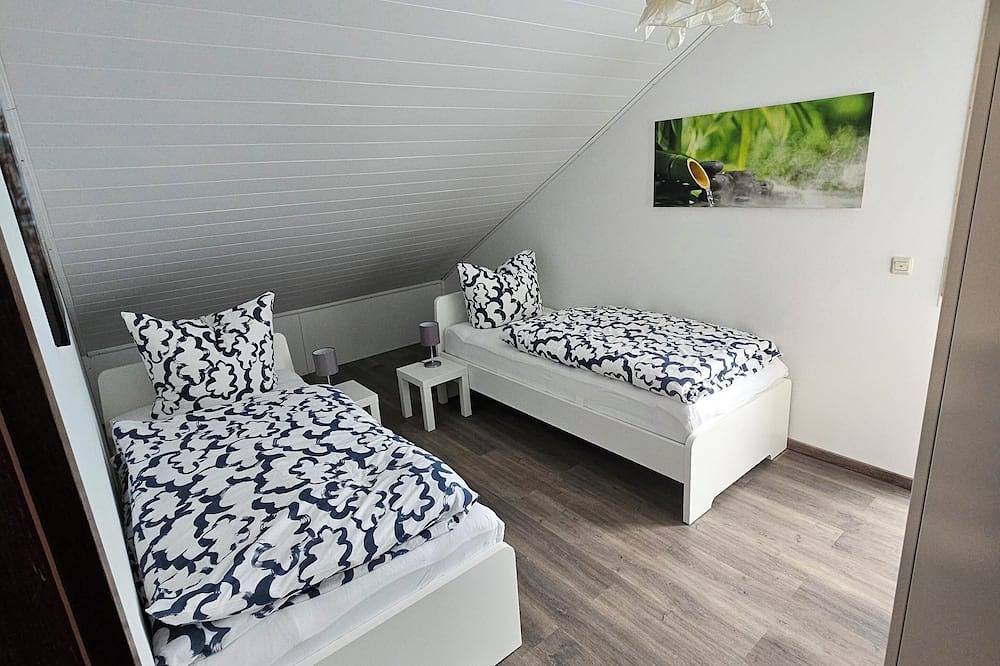 Ganze Wohnung, Schöne Ferienwohnung am Waldrand mit drei Schlafzimmern. in Zell, Main-Odenwald
