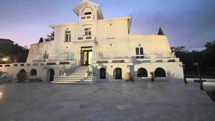 Dom wakacyjny dla 30 osób, z jacuzzi i ogród w Var