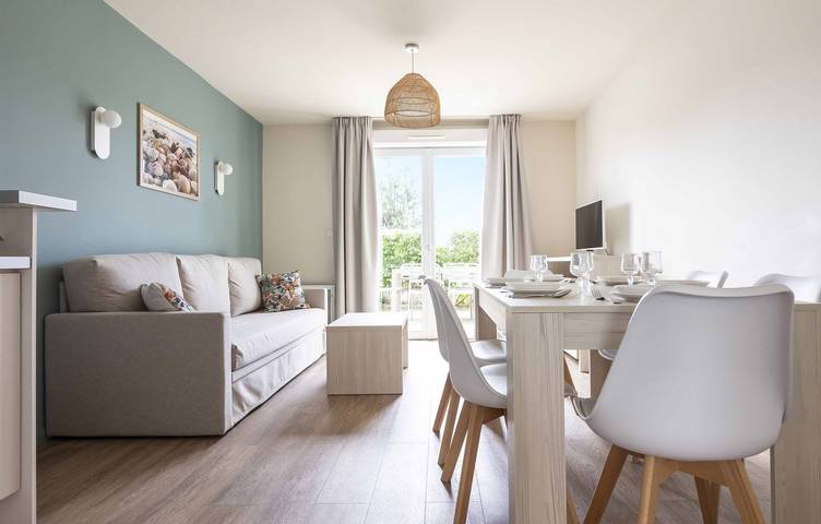 Gîte pour 8 personnes, avec terrasse ainsi que piscine et jardin, adapté aux familles dans Plage de la Digue Jules Noiret - 2