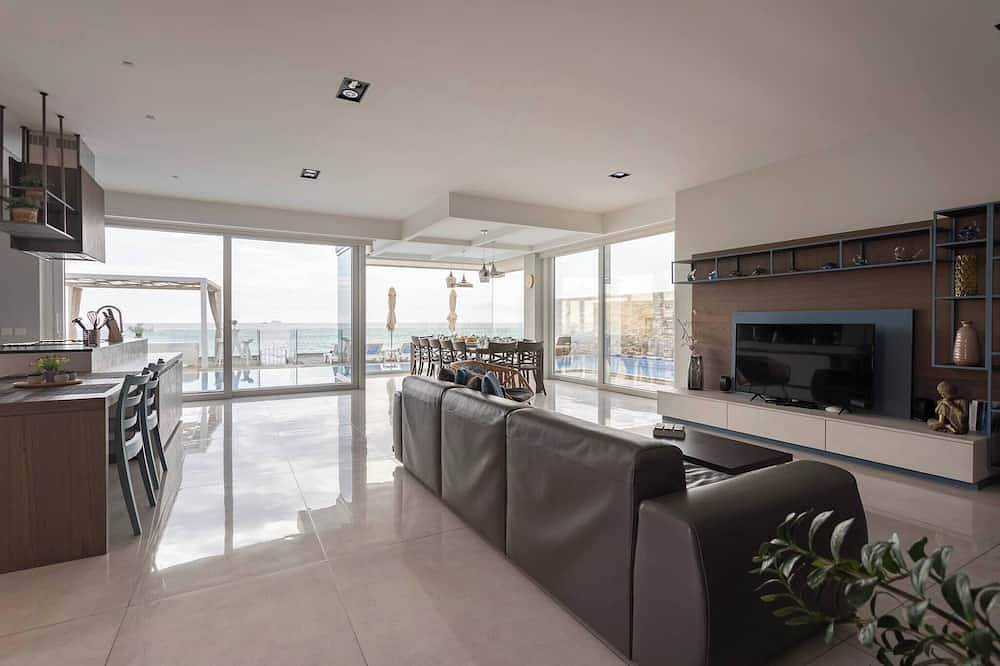 Eine spektakuläre, brandneue, moderne Villa direkt am Meer! in Marsaskala, Insel Malta
