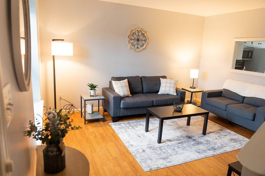 The Gray House - Only 4 Minutes From Lu in Lynchburg, Virginia