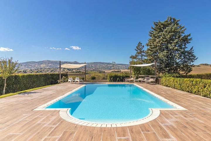 Location de vacances pour 18 personnes, avec piscine ainsi que vue et jardin à Cingoli - 3