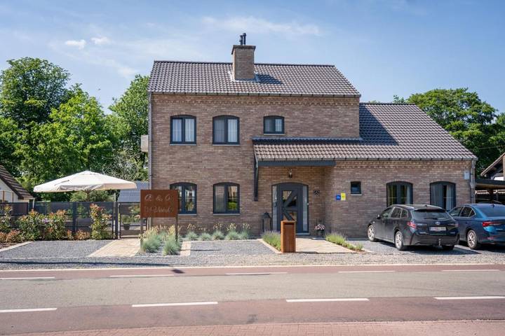 Chambre d’hôte pour 2 personnes, avec Terrasse ainsi que Jardin et Piscine à Dilsen-Stokkem