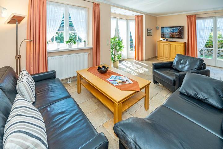 Ganze Wohnung, Großzügige Ferienwohnung für bis zu 4 Personen mit Garten. in Westerland, Sylt (Gemeinde)