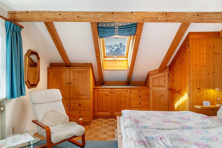 Entire apartment, Apartment 'Wank' with Mountain View, Balcony and Wi-Fi in Garmisch-Partenkirchen, Bavarian Alps