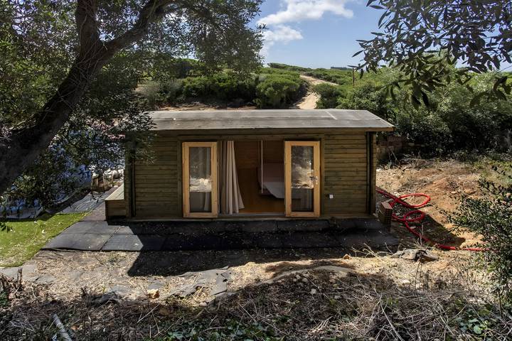 Casa de Campo 'Cabana Do Baloiço Do Pitagudo' com Vista para o Mar, Terraço e Ar Condicionado in A dos Cunhados e Maceira, Distrito de Lisboa