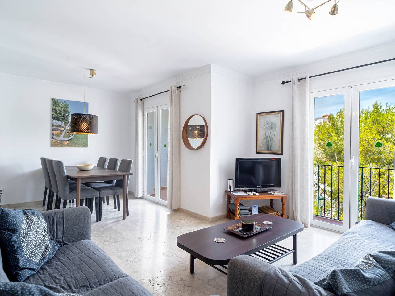 Luxury Villa in Nerja for 8 with Private Pool, Ac, Wifi, Garage near Burriana Beach in Playa de Burriana, Nerja