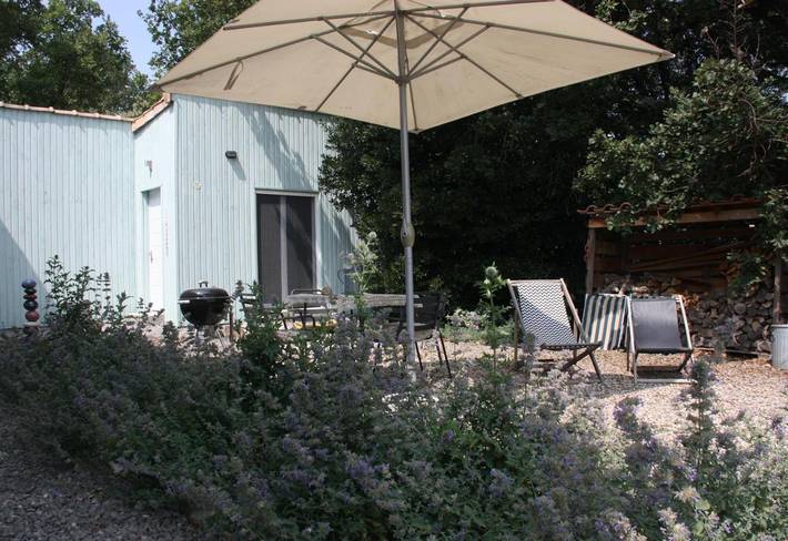 Location de vacances pour 4 personnes, avec piscine ainsi que vue et jardin à Montclus - 3