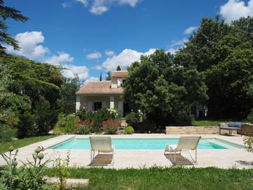 Gîte pour 6 personnes, avec jardin et piscine, adapté aux familles à Villes-sur-Auzon