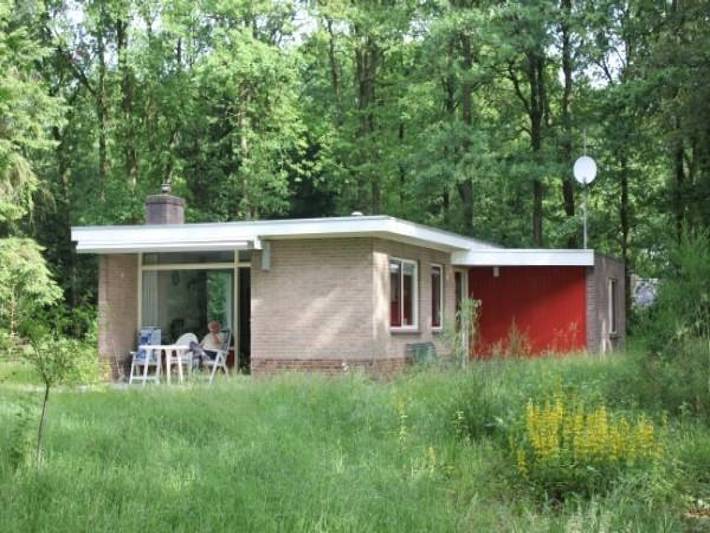 Bungalow für 4 Personen, mit Terrasse und Garten in Drenthe
