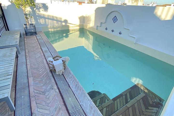 Casa para 9 personas, con jacuzzi y balcón, Se admiten mascotas en Sevilla