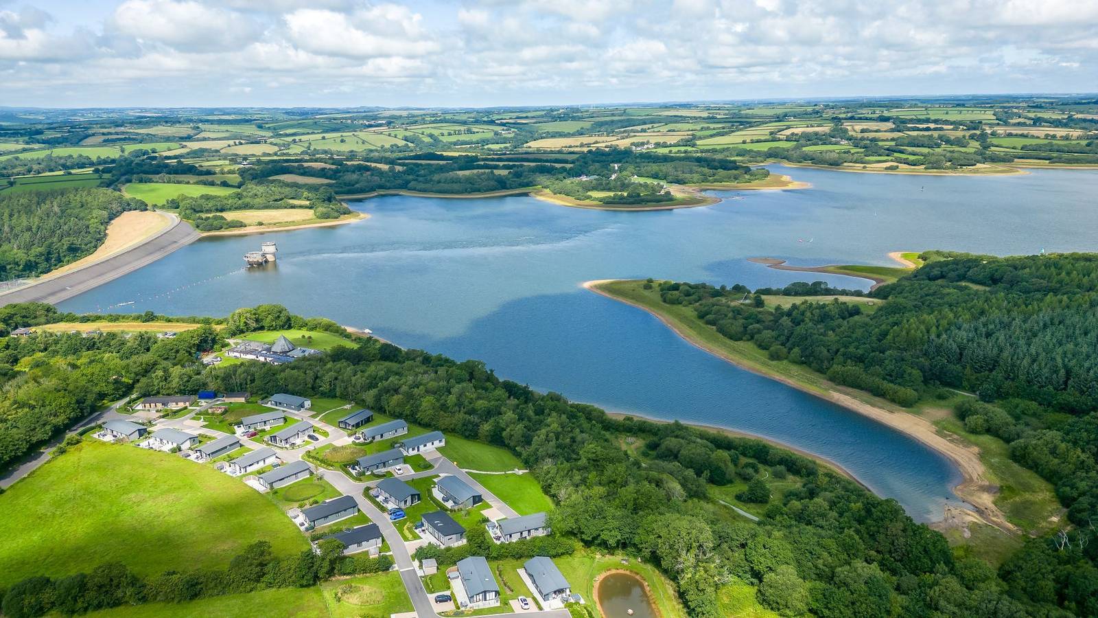Forget Me Not Lodge, 4 Roadford Lake Lodges in Broadwoodwidger, Devon