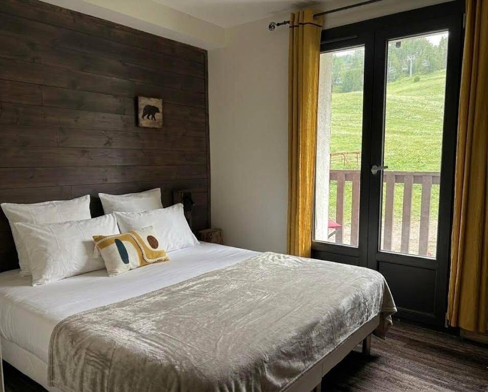 Double Room with Mountain View in La Condamine-Châtelard, Région de Barcelonnette
