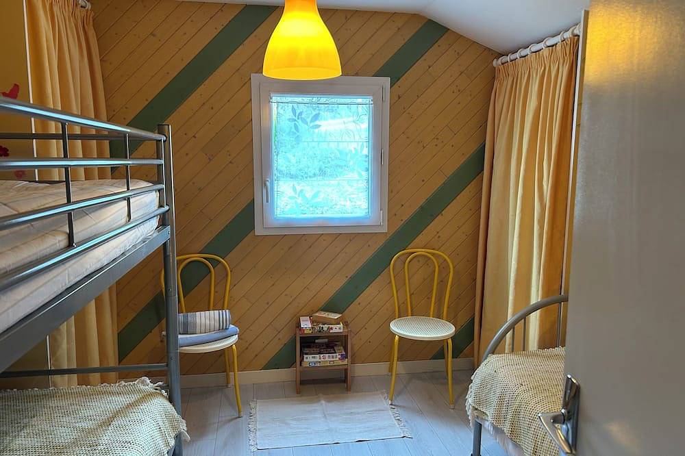 Domme Gite with pool sleeps 8 in Domme, Périgord Noir