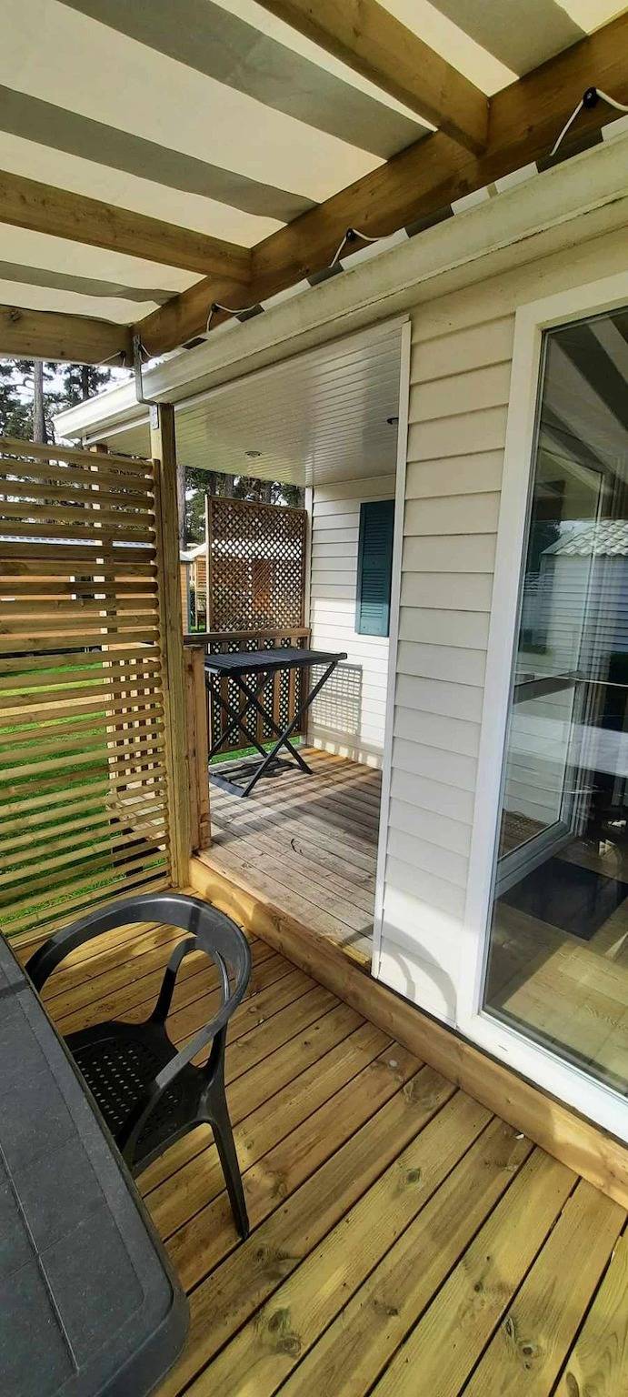 Camping pour 4 personnes, avec terrasse ainsi que piscine et bassin pour enfant dans Côte de Granit Rose - 4