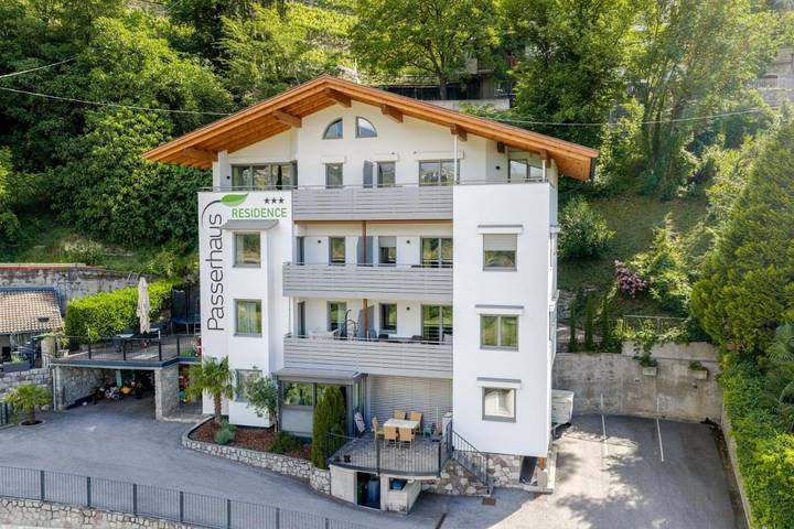 Ferienhaus für 5 Personen, mit Balkon und Terrasse sowie Ausblick in Meran
