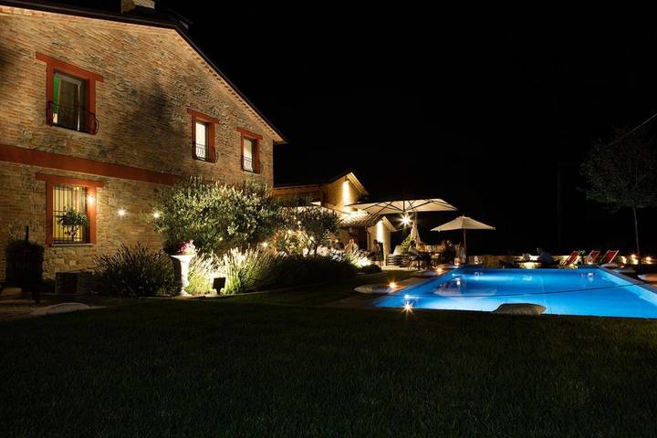 Privatzimmer für 2 Personen, mit Ausblick und Pool sowie Garten - 1