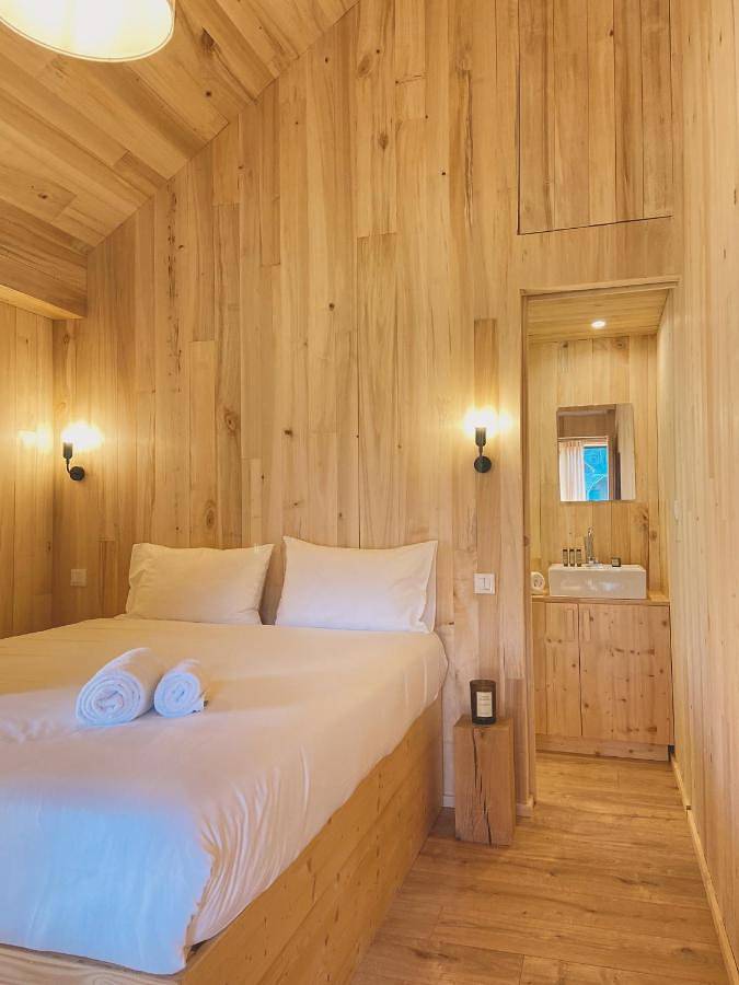 Location de vacances pour 6 personnes, avec vue ainsi que piscine et jardin à Saint-Amand-de-Coly - 3