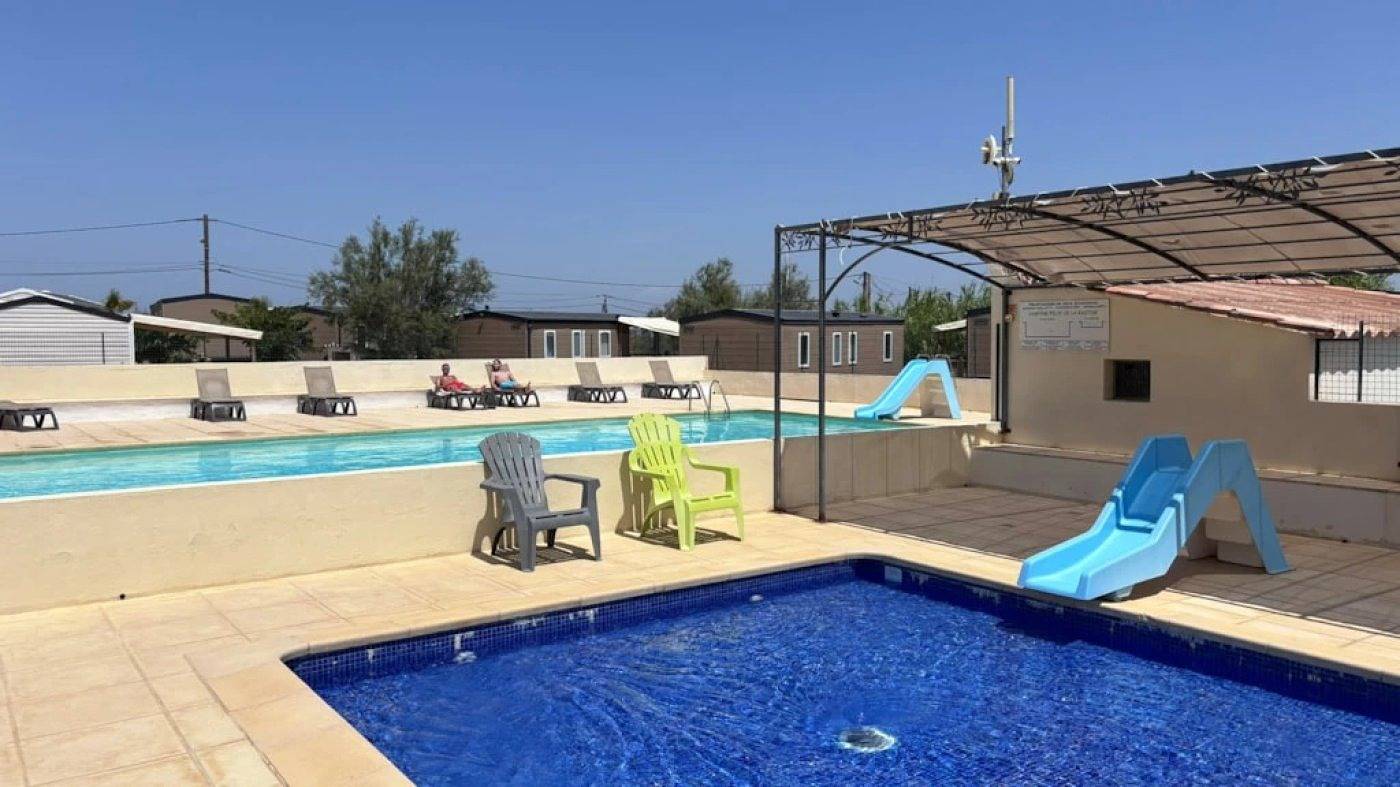 Zecamping 3* pataugeoire piscine locatif Tv clim 34m2 4 pers in Saint-Mitre-les-Remparts, Istres en omgeving