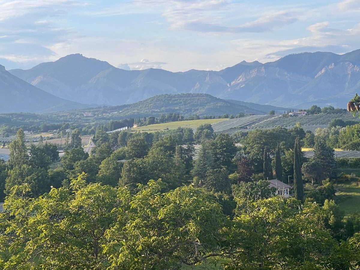 Appartement entier, Appartement calme avec jardin dans maison in Le Poët, Région de Gap