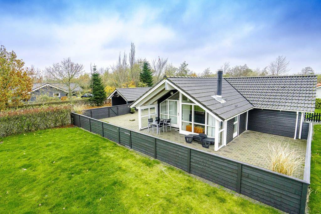 Ferienhaus mit Sauna, Whirlpool und eingezäuntem Grundstück in Bork Havn  in Bork Havn, Ringkøbing Fjord