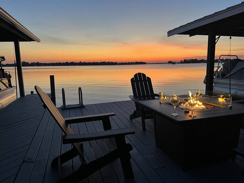 Best Sunsets on Indian Lake. Perfect for fall & winter escapes! Close to skiing. in Indian Lake