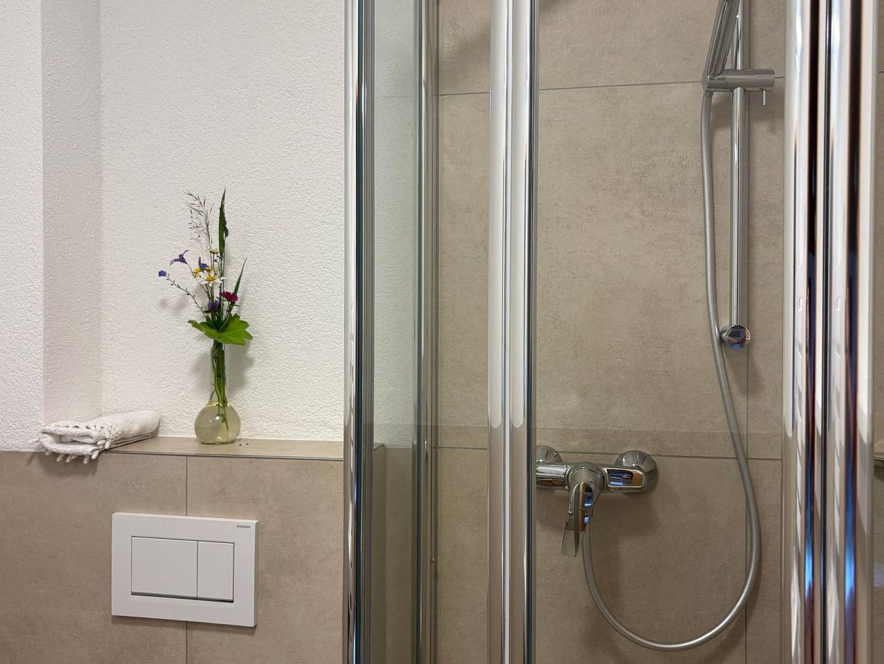 Ganze Ferienwohnung, Haus Stefanie Moosbrugger - Dreibettzimmer mit Dusche, Wc in Aich, Schladming-Dachstein