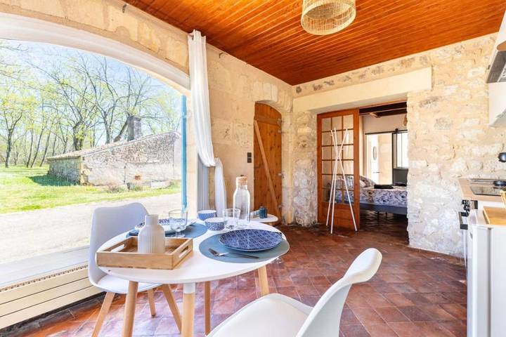 Location de vacances pour 2 personnes, avec piscine et sauna ainsi que jardin et terrasse à Saint-Savin (Gironde) - 3