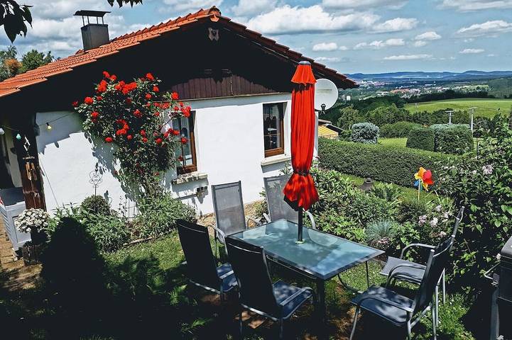 Ferienhaus für 2 Personen, mit Terrasse und Garten in Langewiesen